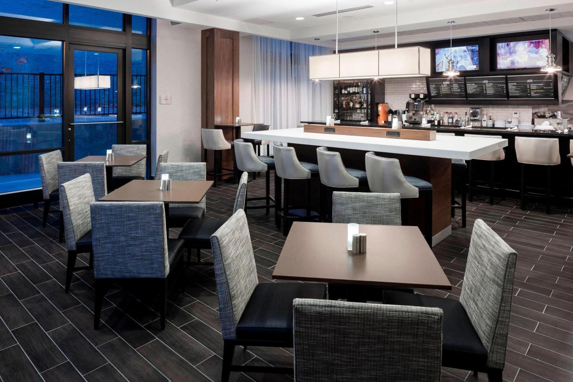 Hotel Courtyard By Marriott Richmond Downtown Exteriér fotografie
